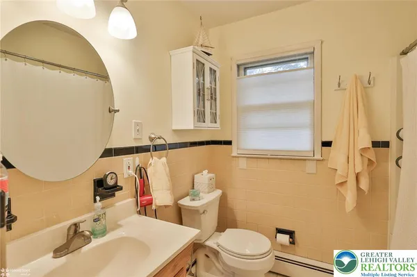 $375,000 | 1961 Ravenwood Drive, Bethlehem, PA 18018