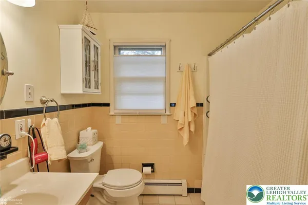 $375,000 | 1961 Ravenwood Drive, Bethlehem, PA 18018