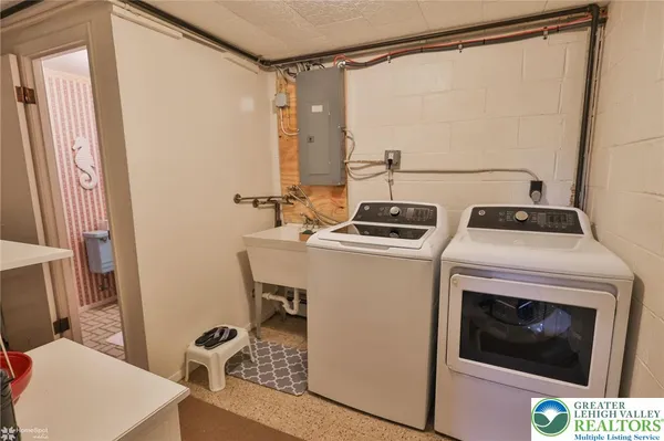 $375,000 | 1961 Ravenwood Drive, Bethlehem, PA 18018