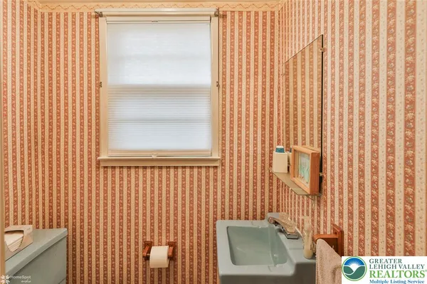 $375,000 | 1961 Ravenwood Drive, Bethlehem, PA 18018