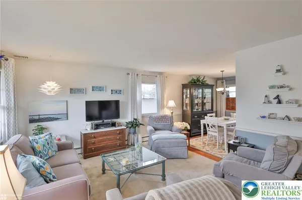 $375,000 | 1961 Ravenwood Drive, Bethlehem, PA 18018