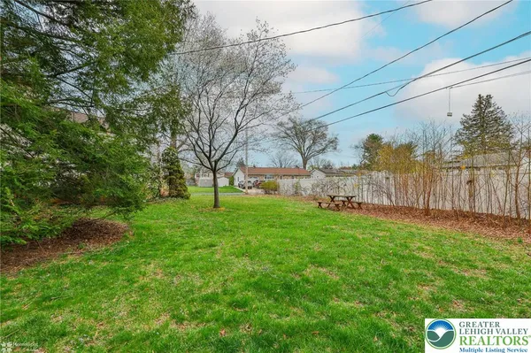 $375,000 | 1961 Ravenwood Drive, Bethlehem, PA 18018