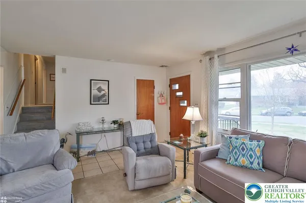 $375,000 | 1961 Ravenwood Drive, Bethlehem, PA 18018