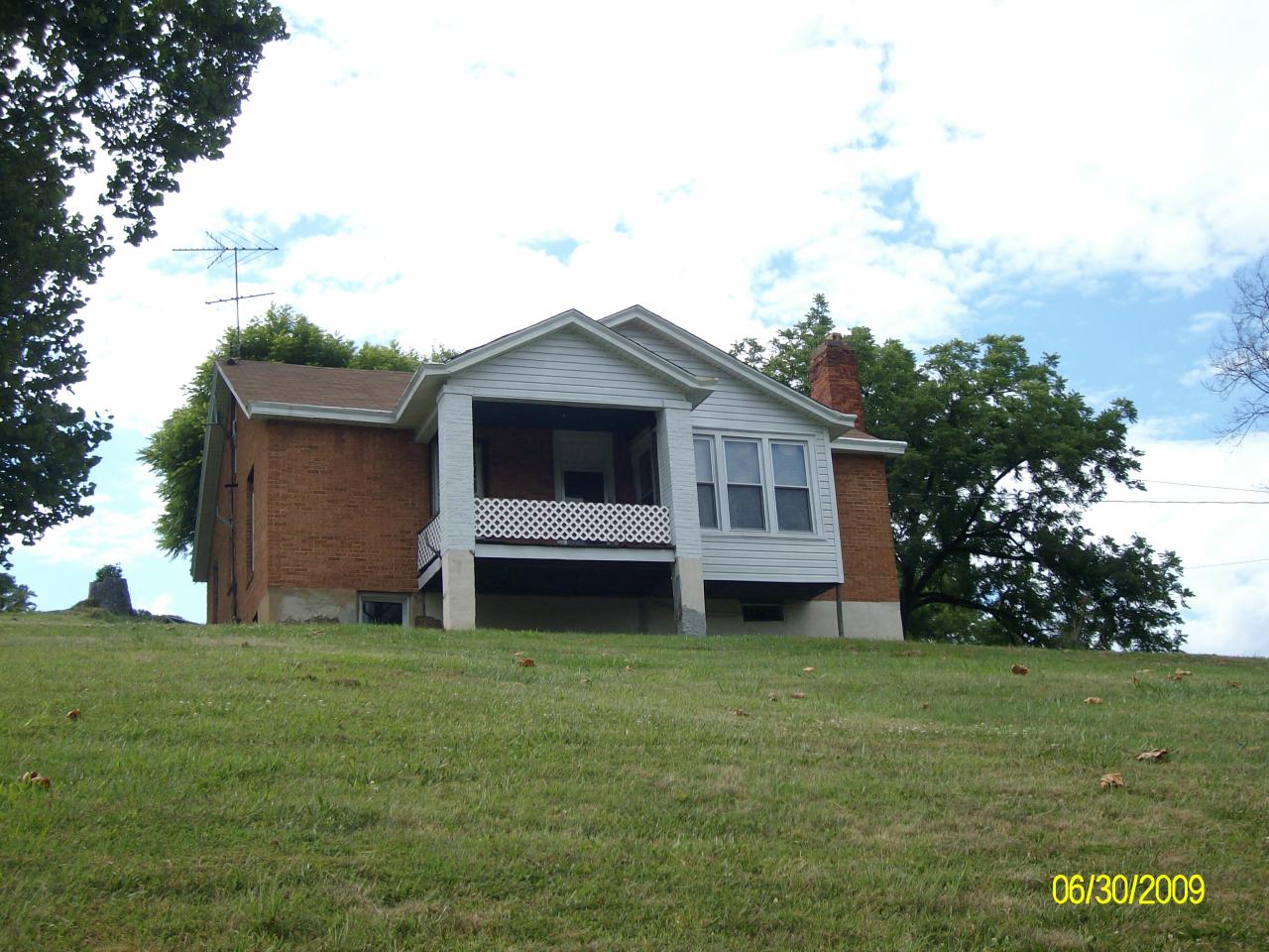 1533 Webster Road Roanoke, VA 24012 - Photo 3 of 10 a front view of a house with a garden