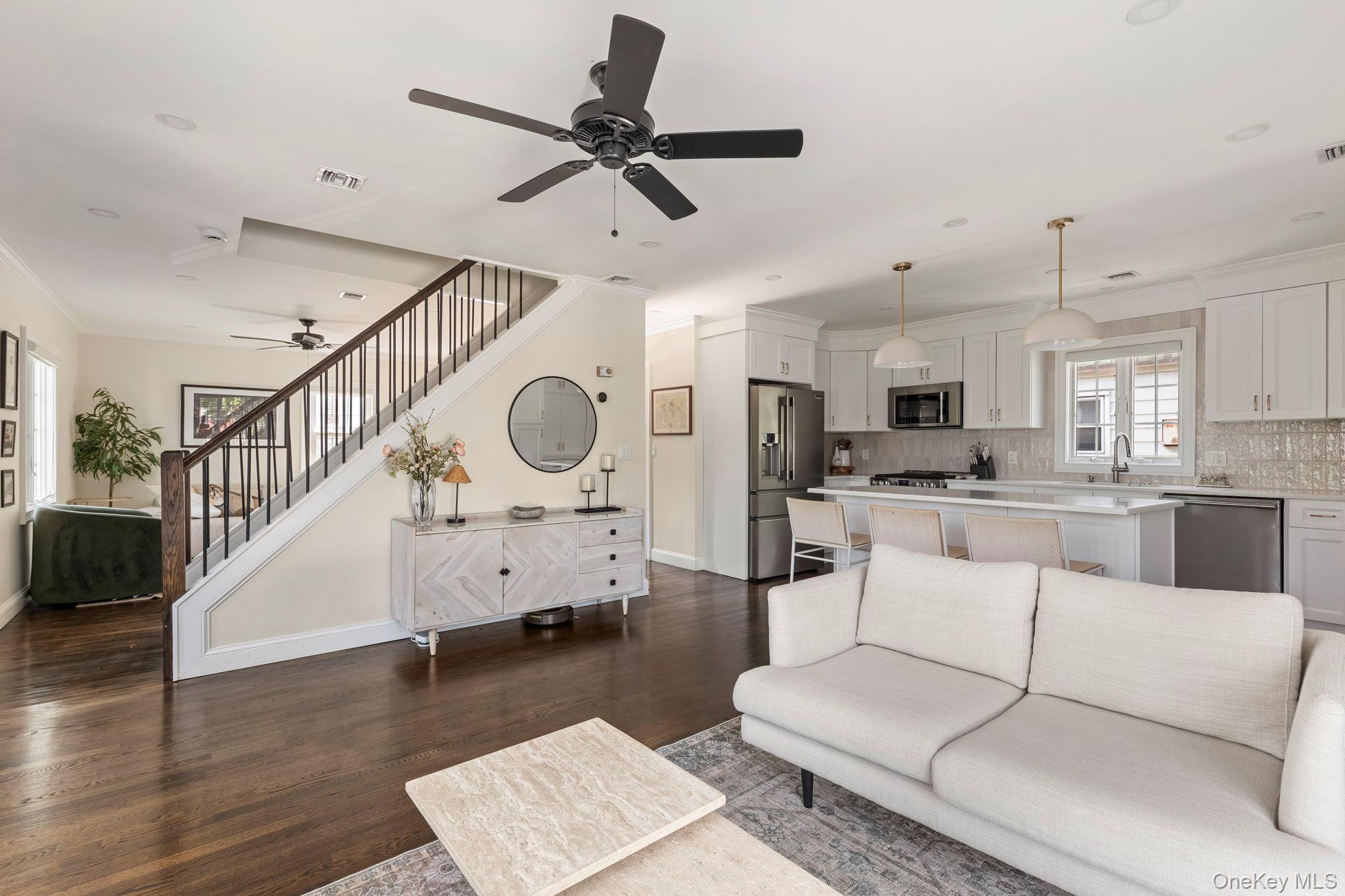 80 Central Boulevard Merrick, NY 11566 - Photo 4 of 31