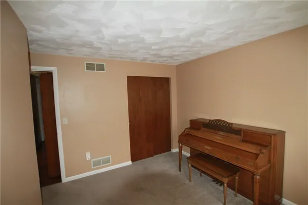 $199,900 | 8 Foxtail Lane, Chili, NY 14514