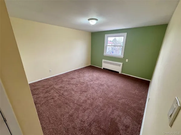 $2,700 | 10 3rd Avenue, East Rockaway, NY 11518