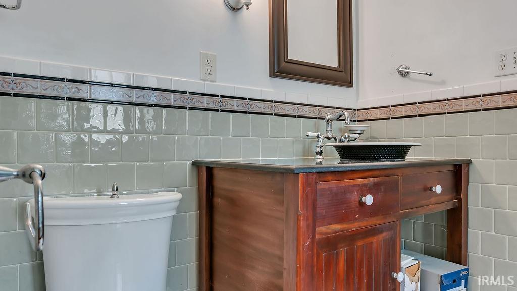 810 North Walnut Street Bloomington, IN 47404 - Photo 9 of 23