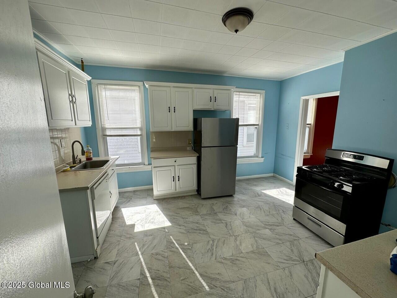 902 3rd Avenue, Unit 2 Troy, NY 12182 - Photo 9 of 12 thumbnail_IMG_0433