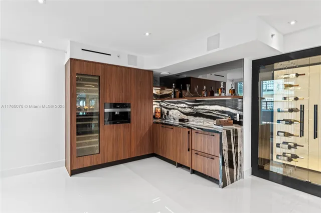 $34,000 | 5801 Collins Avenue, Unit 600, Miami Beach, FL 33140