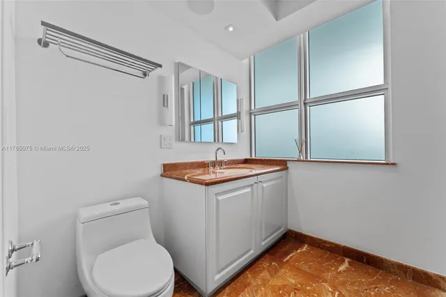 $34,000 | 5801 Collins Avenue, Unit 600, Miami Beach, FL 33140