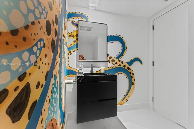 $34,000 | 5801 Collins Avenue, Unit 600, Miami Beach, FL 33140