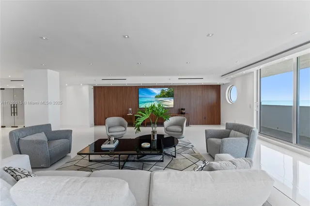 $34,000 | 5801 Collins Avenue, Unit 600, Miami Beach, FL 33140