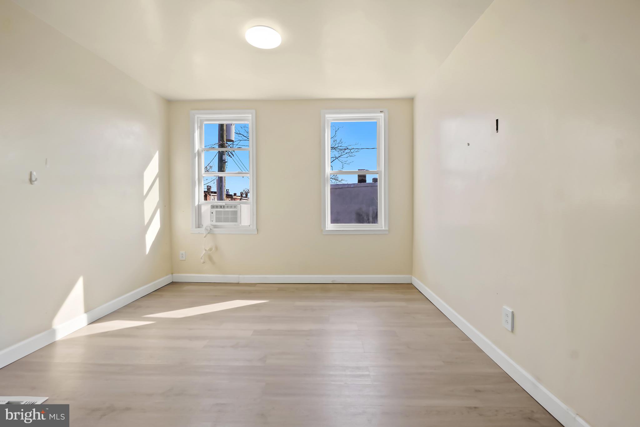 2427 East Lanvale Street Baltimore, MD 21213 - Photo 21 of 29 an empty room with windows