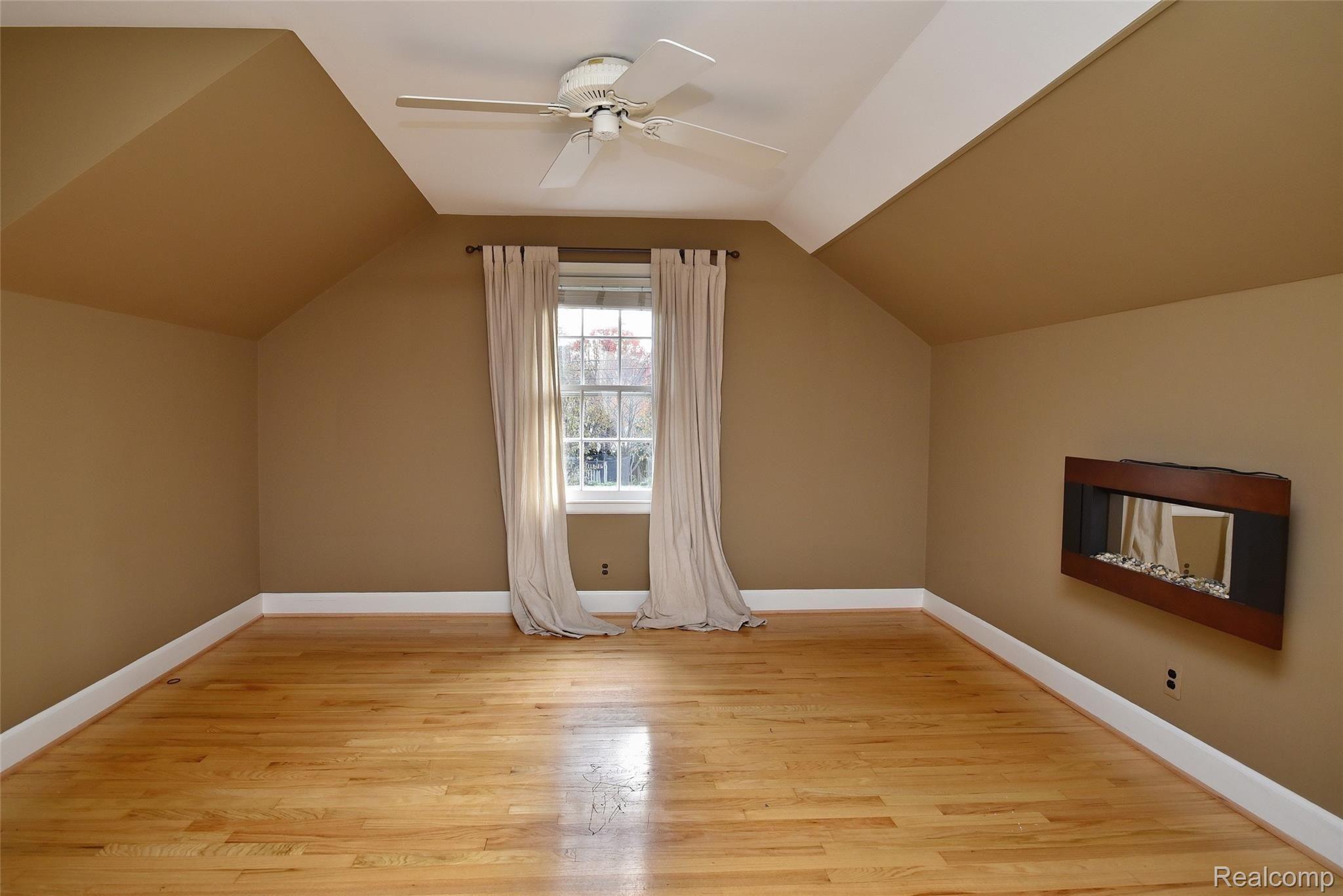 840 Rivenoak Street Birmingham, MI 48009 - Photo 26 of 34 Bedroom #4 ~ So charming!