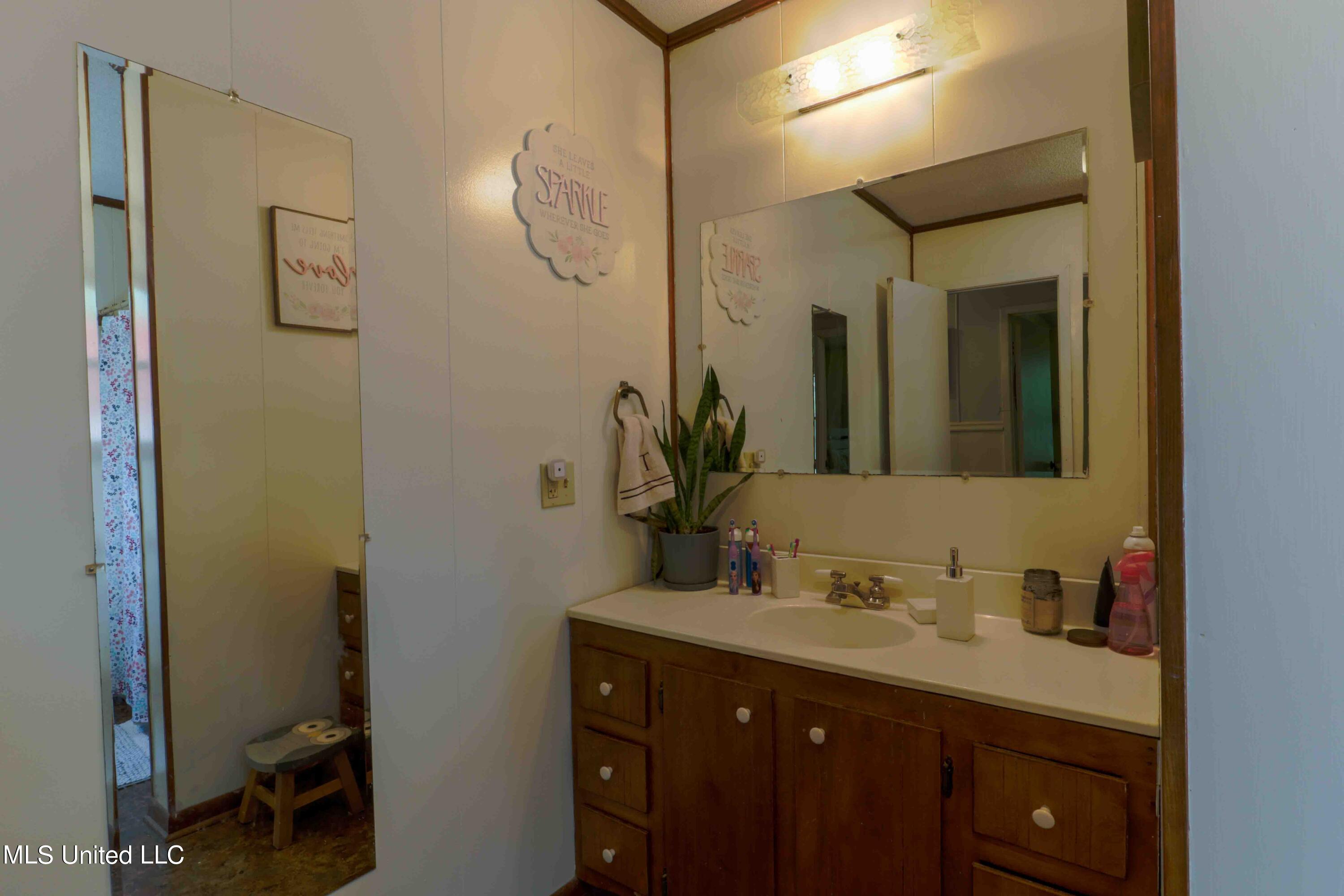2947 Bee Tree Road Richton, MS 39476 - Photo 16 of 27 2947_BeeTreeRdRichtonMS-15
