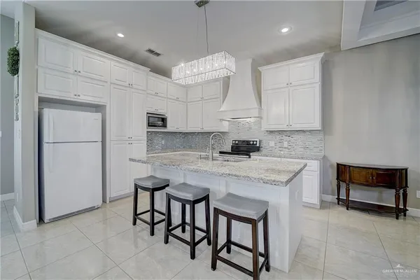 $2,000 | 3200 Linva Avenue, Edinburg, TX 78541