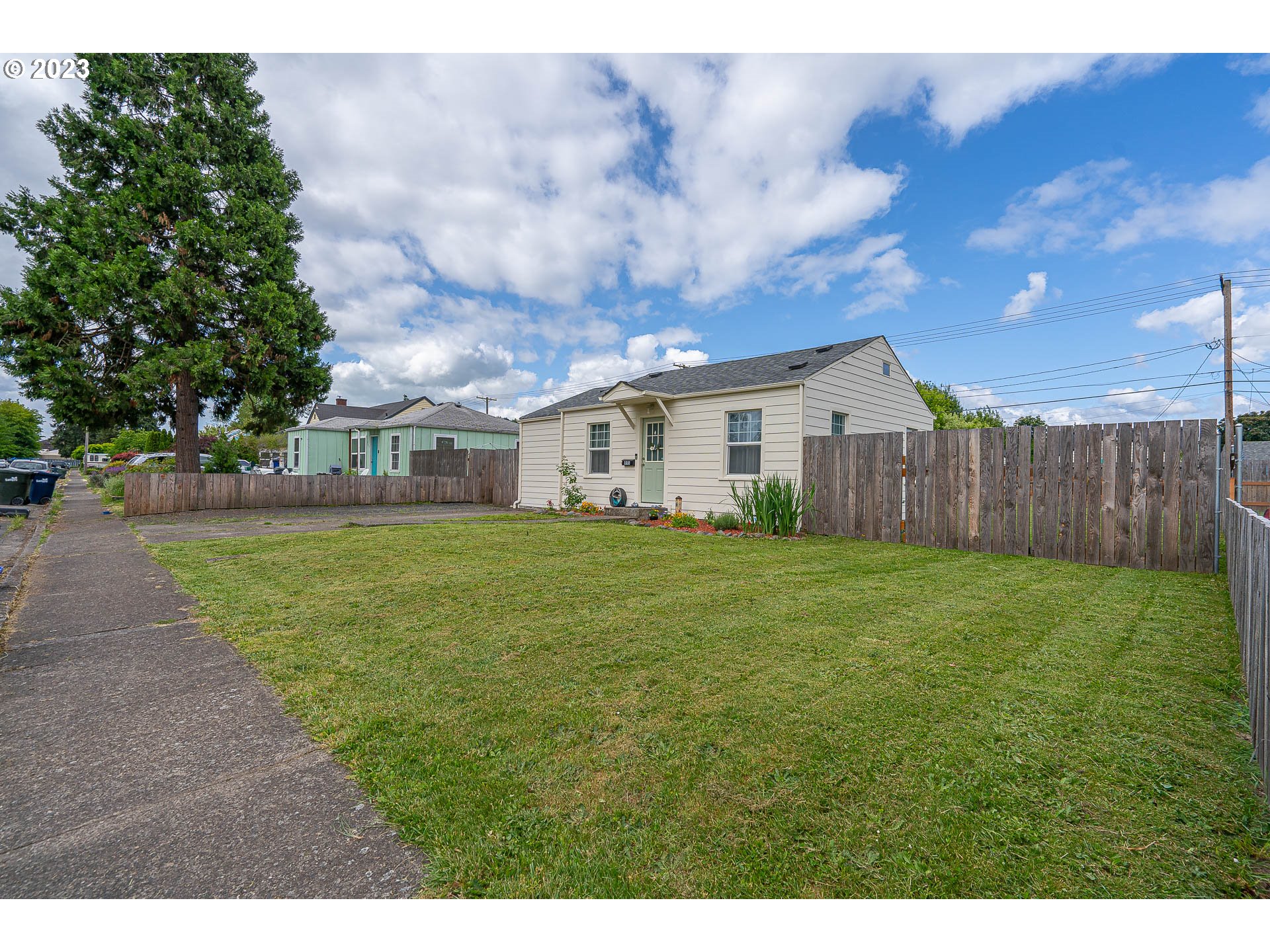 446 North 24th Street Springfield, OR 97477 - Photo 3 of 39