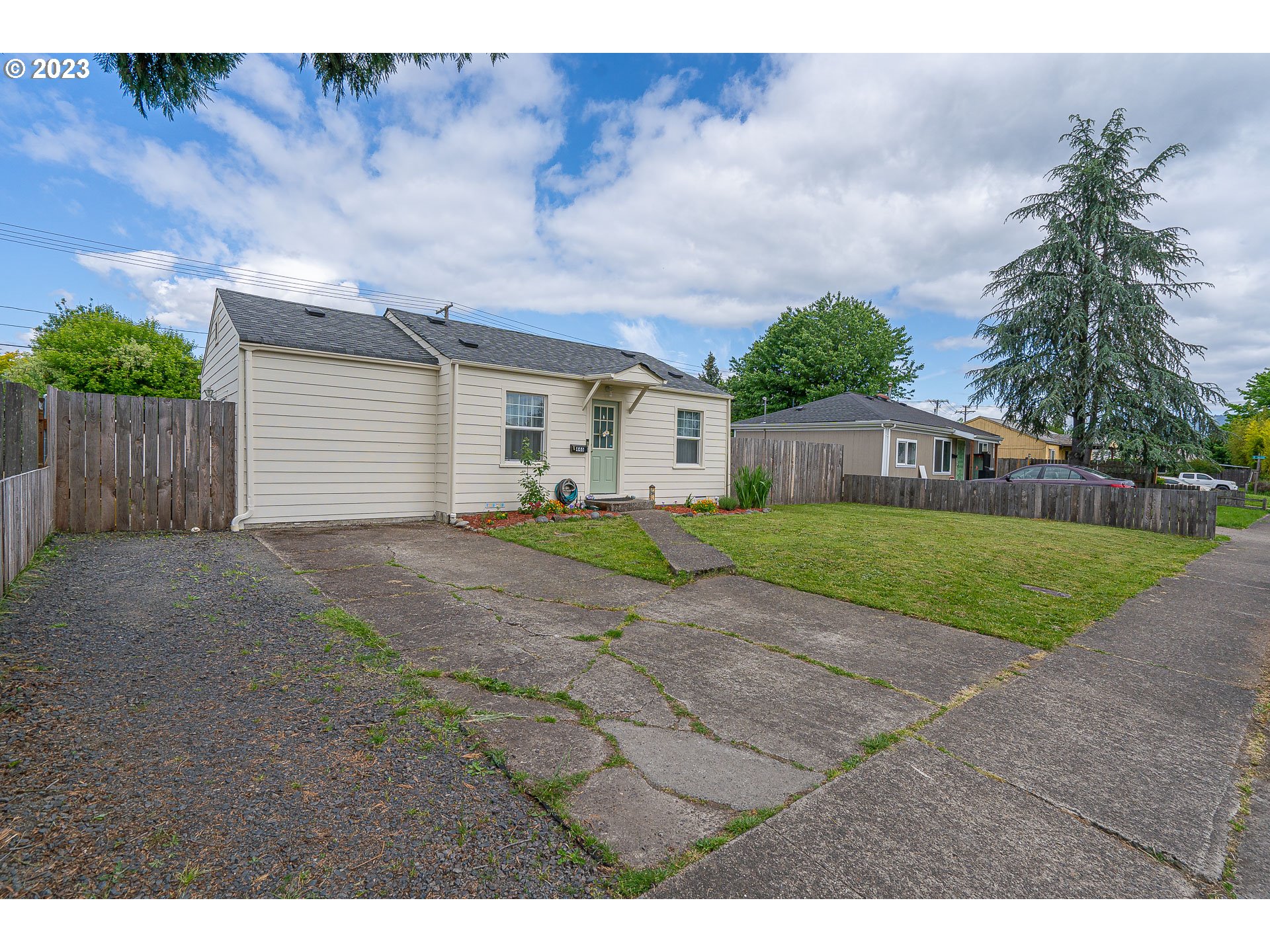 446 North 24th Street Springfield, OR 97477 - Photo 4 of 39