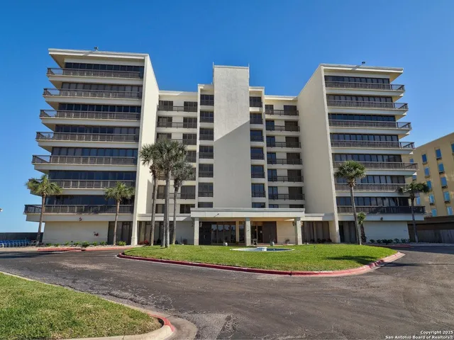 $3,200 | 15002 Windward Drive, Unit 207, Corpus Christi, TX 78418