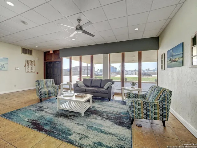 $3,200 | 15002 Windward Drive, Unit 207, Corpus Christi, TX 78418