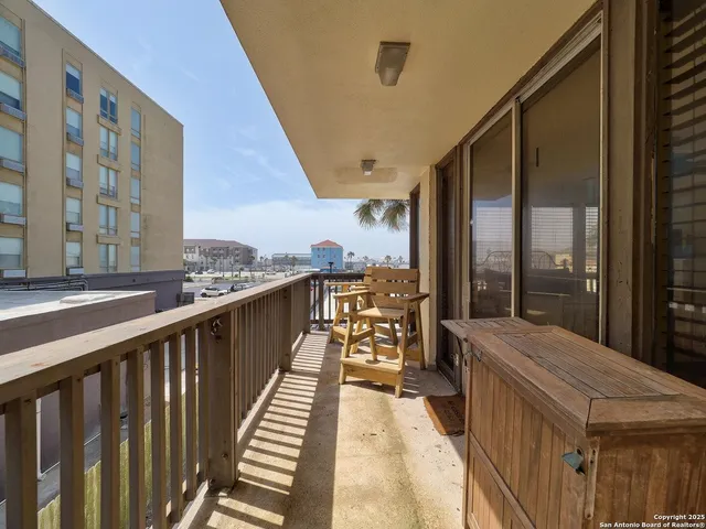 $3,200 | 15002 Windward Drive, Unit 207, Corpus Christi, TX 78418