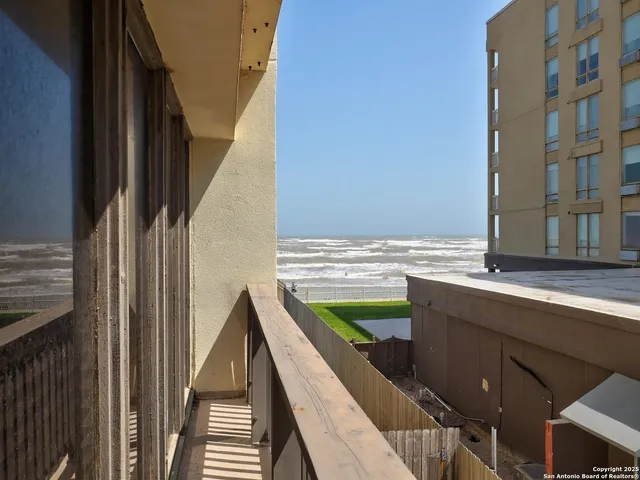 $3,200 | 15002 Windward Drive, Unit 207, Corpus Christi, TX 78418