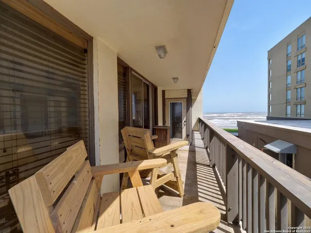 $3,200 | 15002 Windward Drive, Unit 207, Corpus Christi, TX 78418