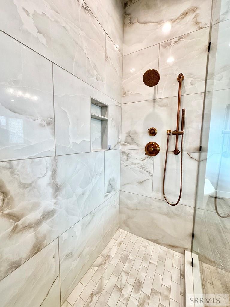 2260 Clover Mdw Way Rexburg, ID 83440 - Photo 42 of 100 Primary Bathroom