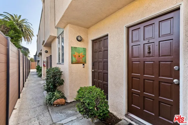 $828,000 | 717 Copeland Court, Unit 4, Santa Monica, CA 90405