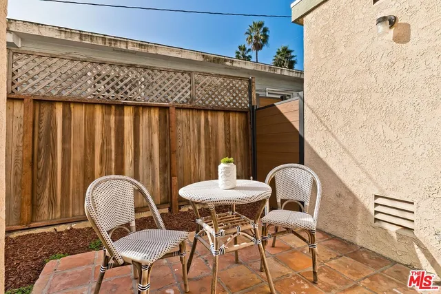 $828,000 | 717 Copeland Court, Unit 4, Santa Monica, CA 90405