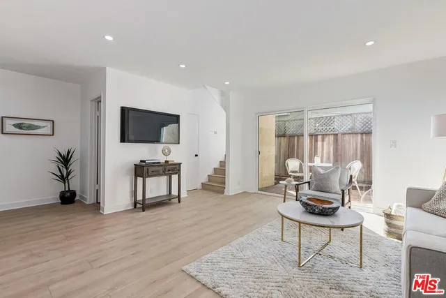 $828,000 | 717 Copeland Court, Unit 4, Santa Monica, CA 90405