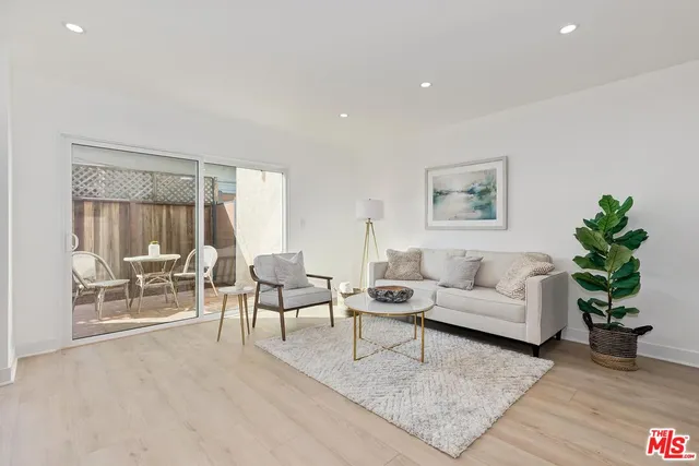 $828,000 | 717 Copeland Court, Unit 4, Santa Monica, CA 90405