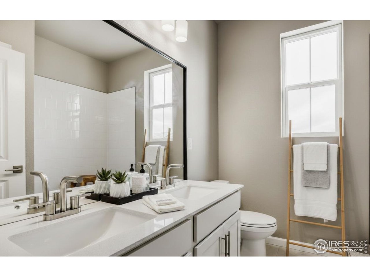 640 Noola Street Windsor, CO 80550 - Photo 18 of 27 Secondary full bathroom