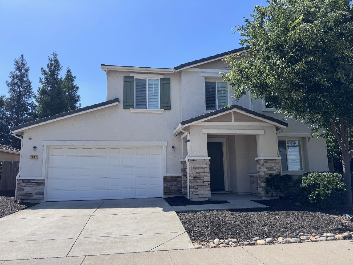 1817 Thomas Court Modesto, CA 95355 - Photo 1 of 20 a front view of a house with garden