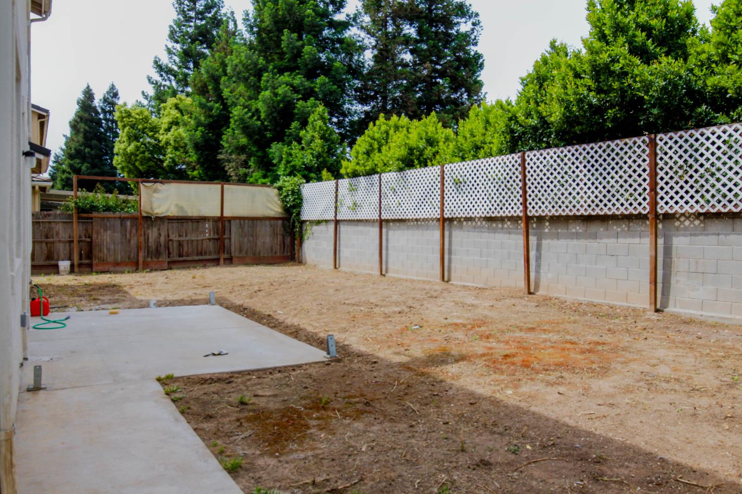 1817 Thomas Court Modesto, CA 95355 - Photo 20 of 20 a backyard of a house