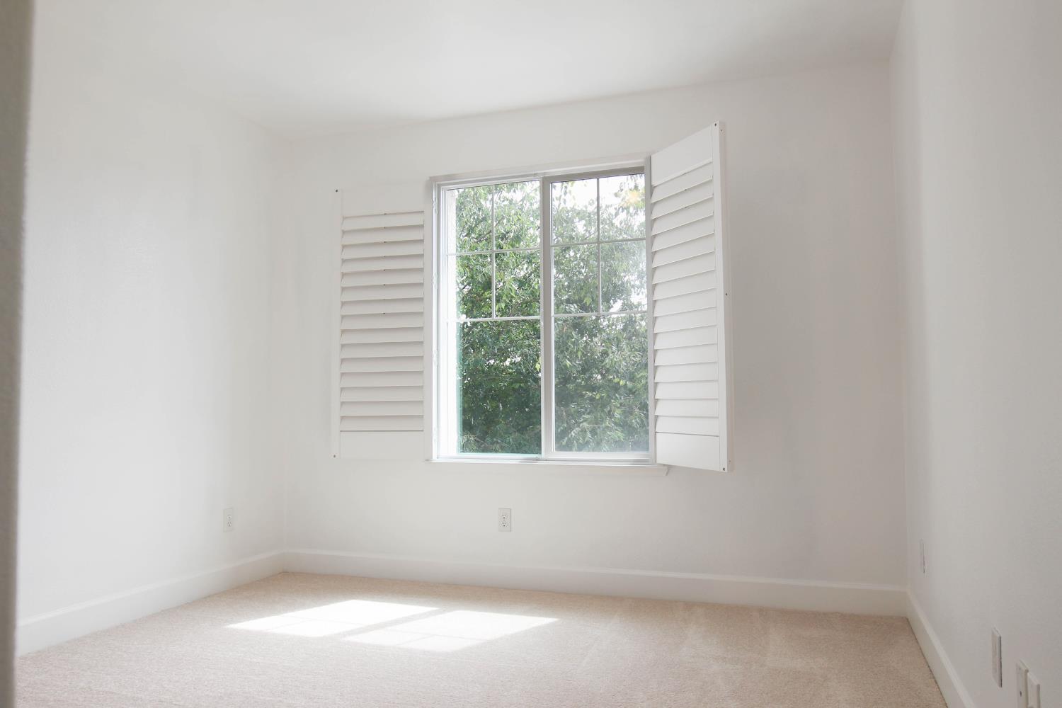1817 Thomas Court Modesto, CA 95355 - Photo 7 of 20 an empty room with a window