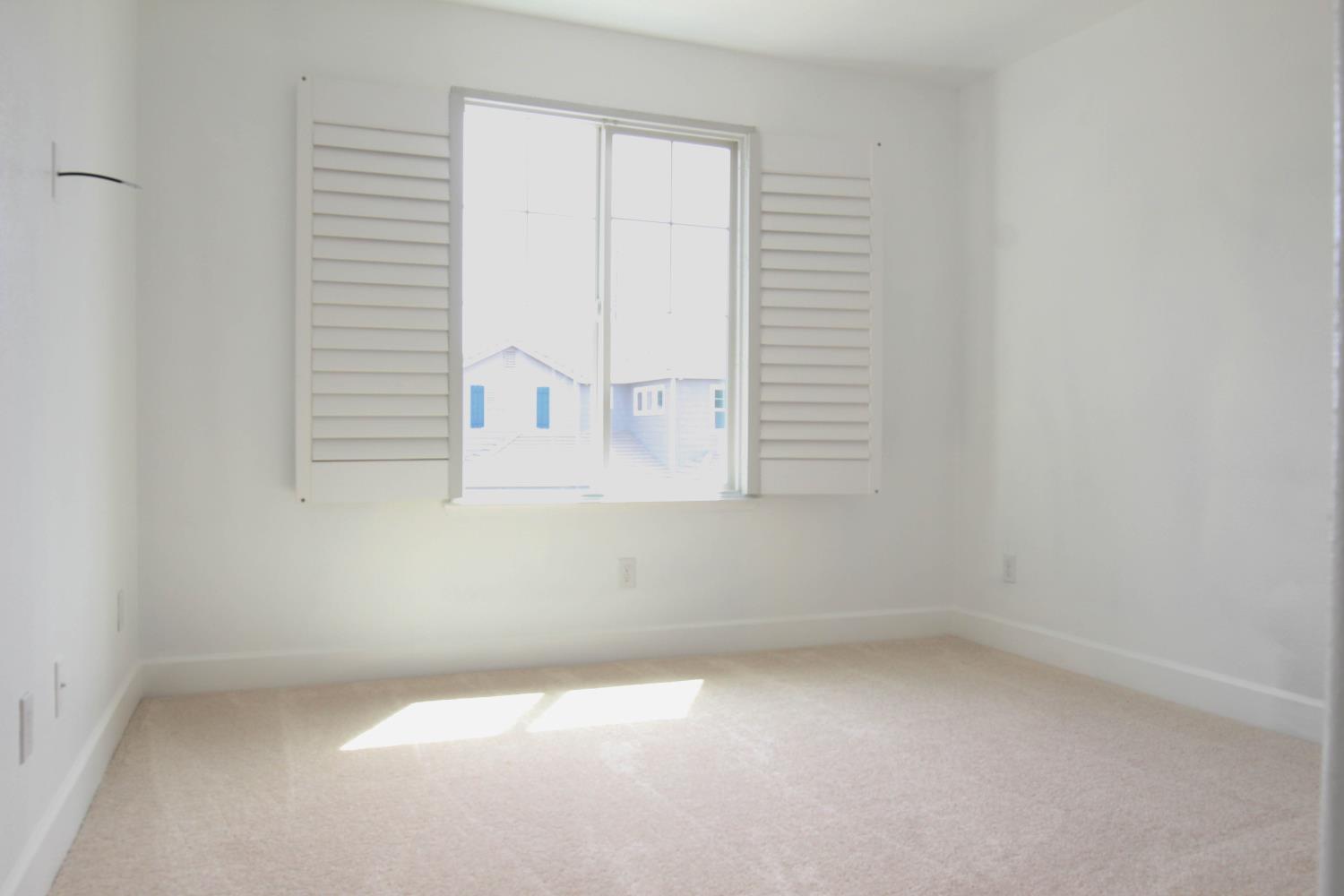 1817 Thomas Court Modesto, CA 95355 - Photo 8 of 20 an empty room with a window