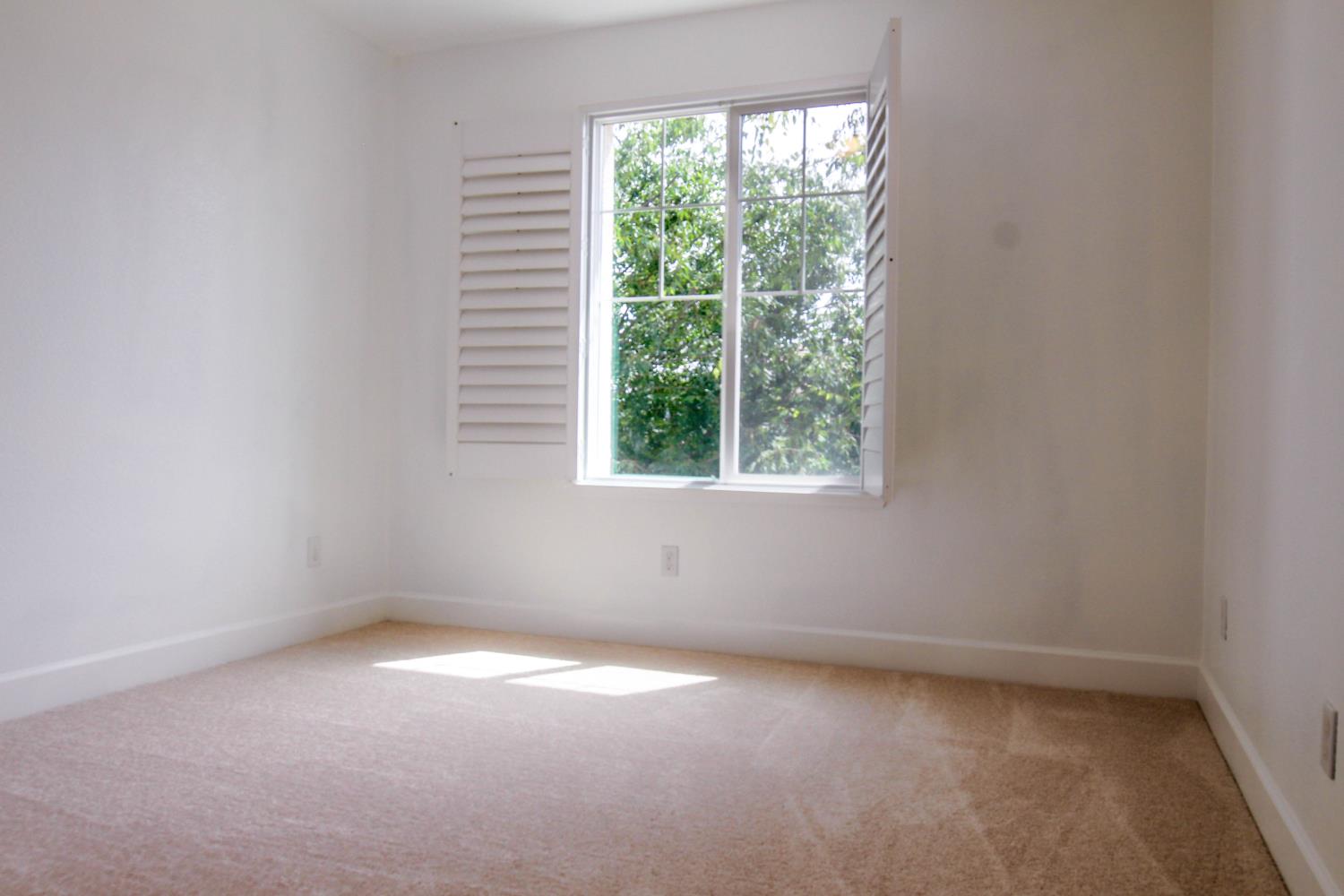 1817 Thomas Court Modesto, CA 95355 - Photo 9 of 20 an empty room with a window
