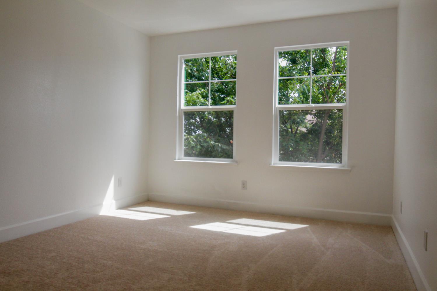 1817 Thomas Court Modesto, CA 95355 - Photo 10 of 20 an empty room with a window