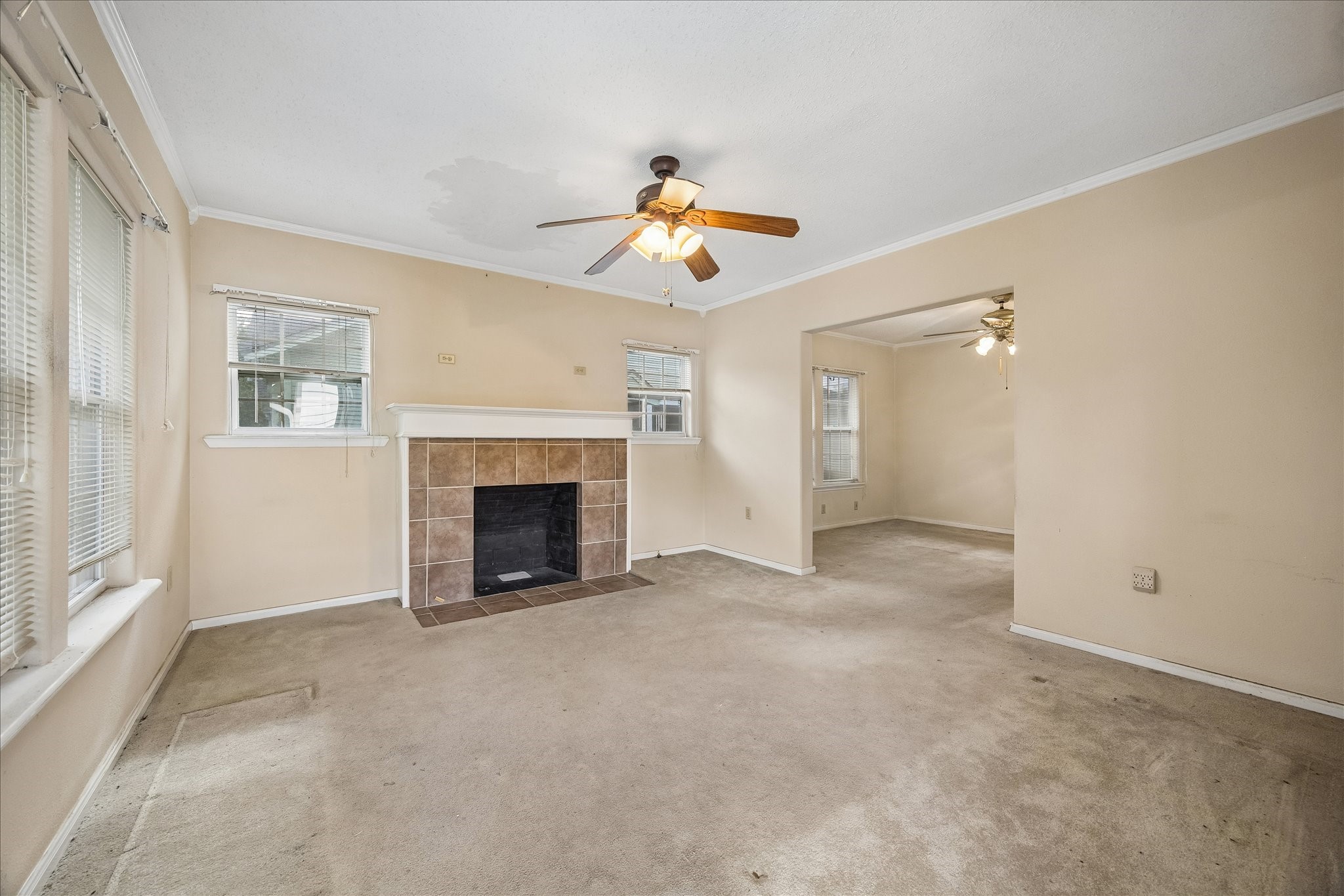 1013 Key Street Houston, TX 77009 - Photo 3 of 14 Upon entry you are met with the Family Room.