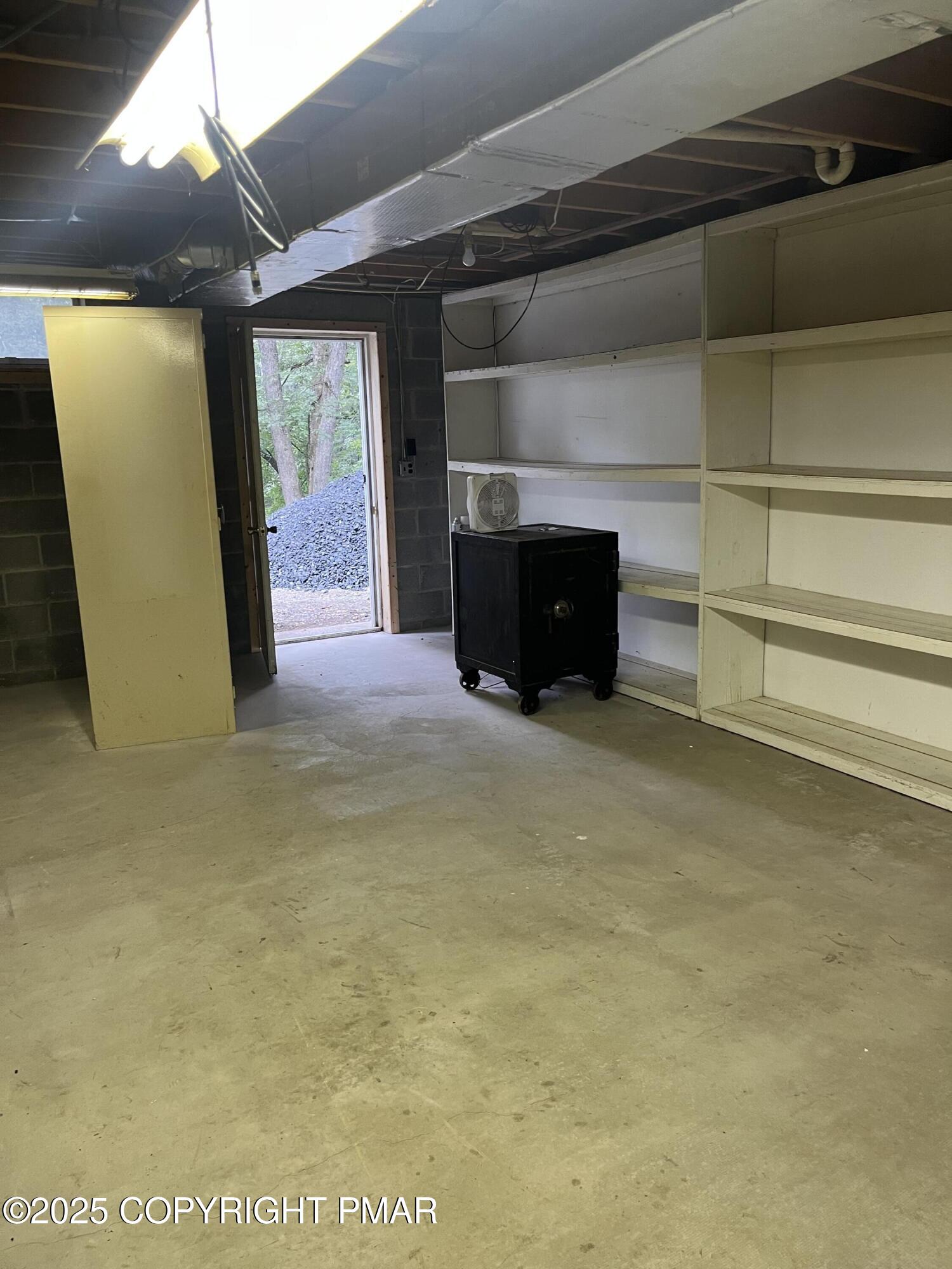 529 Pine Ridge Road Stroudsburg, PA 18360 - Photo 34 of 36 a view of a storage & utility room