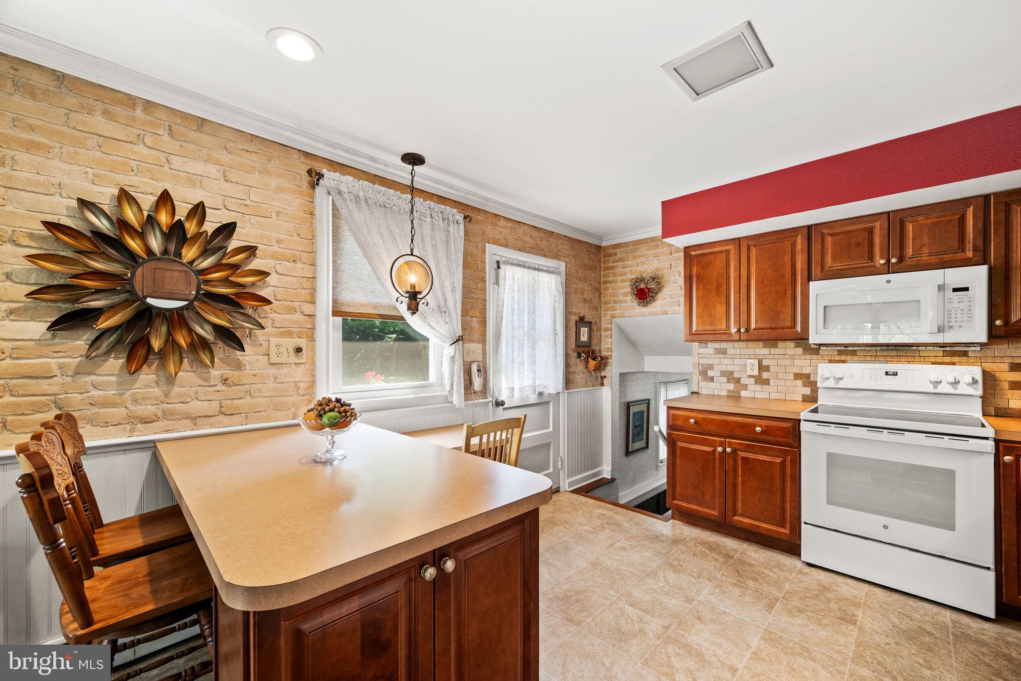 696 Buchert Road Pottstown, PA 19464 - Photo 8 of 22 Gallery Image 8