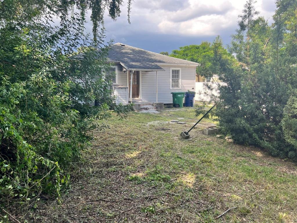 3616 West Azeele Street Tampa, FL 33609 - Photo 4 of 5 a view of a house with a yard
