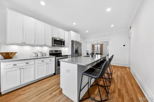 $2,595 | 5394 Pershing Avenue, Unit 2E, St. Louis, MO 63112