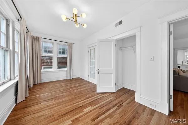 $2,595 | 5394 Pershing Avenue, Unit 2E, St. Louis, MO 63112