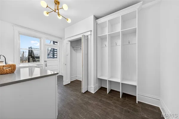 $2,595 | 5394 Pershing Avenue, Unit 2E, St. Louis, MO 63112