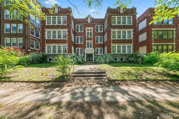 $2,595 | 5394 Pershing Avenue, Unit 2E, St. Louis, MO 63112