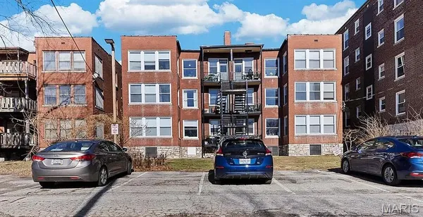 $2,595 | 5394 Pershing Avenue, Unit 2E, St. Louis, MO 63112