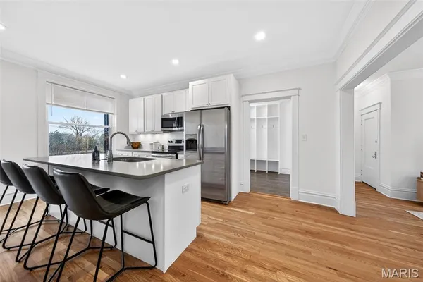 $2,595 | 5394 Pershing Avenue, Unit 2E, St. Louis, MO 63112